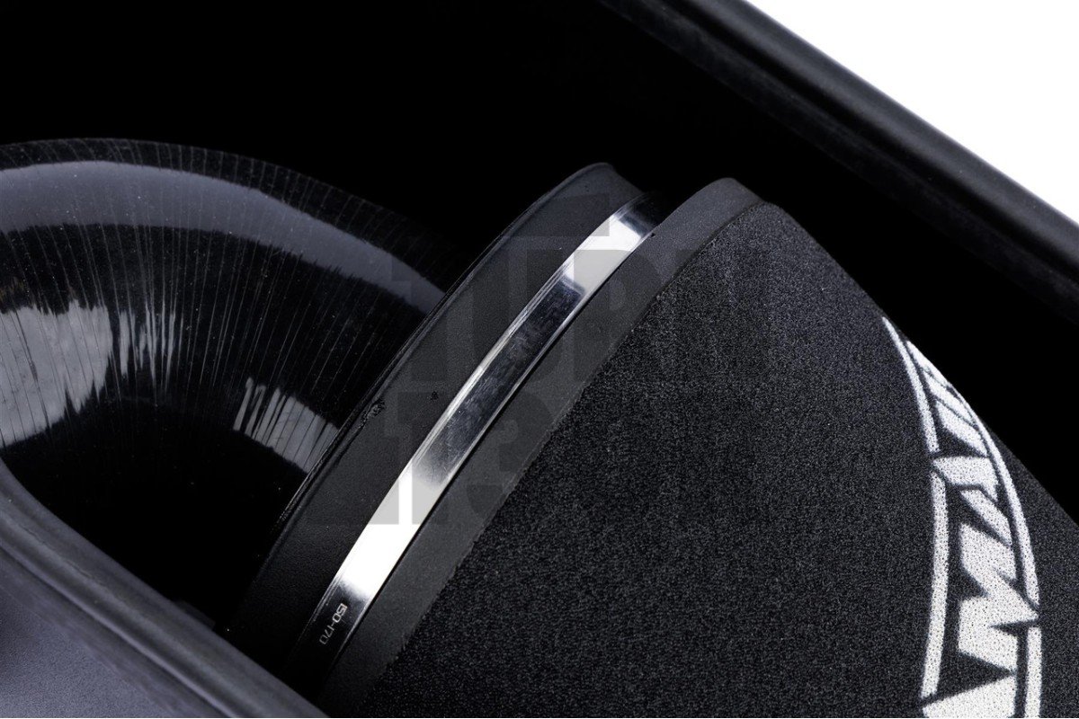 Un sistema de admisión de aire de alto rendimiento diseñado para los modelos Audi RS3 8V / 8Y, RSQ3 y TTRS 8S.