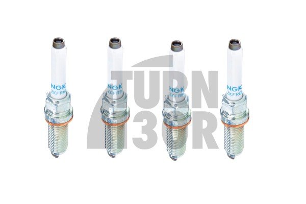 Bujías de encendido de NGK con el modelo SILZKFR8D7S, diseñadas para su uso en Mercedes A45/CLA 45 AMG W176