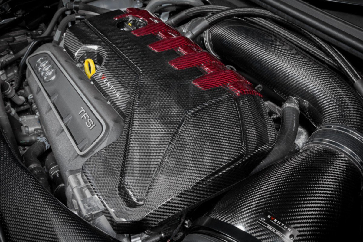 Eventuri Fibra de Carbono / Rojo Kevlar Cubierta del motor para Audi RS3 8V.5 / TTRS 8S y RS3 8Y