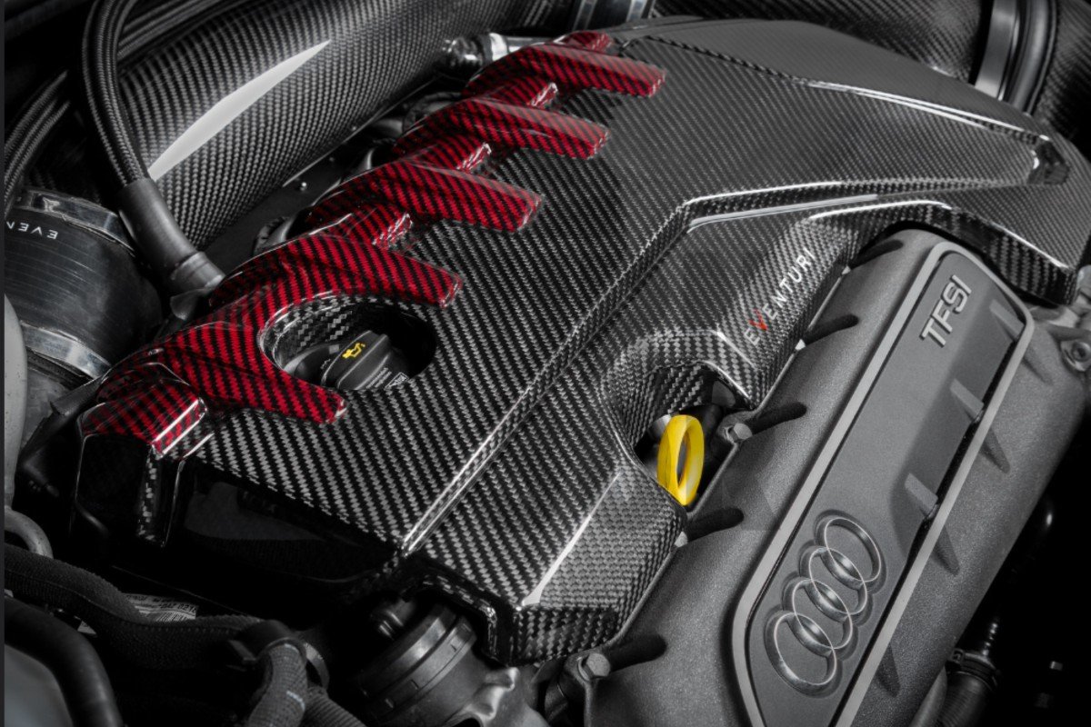 Eventuri Fibra de Carbono / Rojo Kevlar Cubierta del motor para Audi RS3 8V.5 / TTRS 8S y RS3 8Y